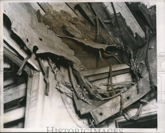 1937 Press Photo Mass of Twisted Steel Marks Bomb Path on Liner President Hoover - Historic Images