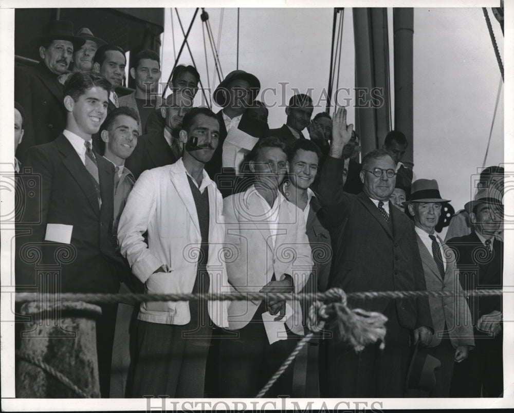 1941 Press Photo Capt. John Halliday and Crew Rescued From Steel Seafarer - Historic Images