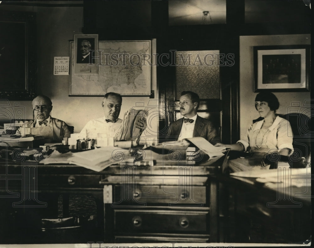 1922 Goff, Daugherty, Martin, &amp; Secretary Carroll Deal with Strikes - Historic Images