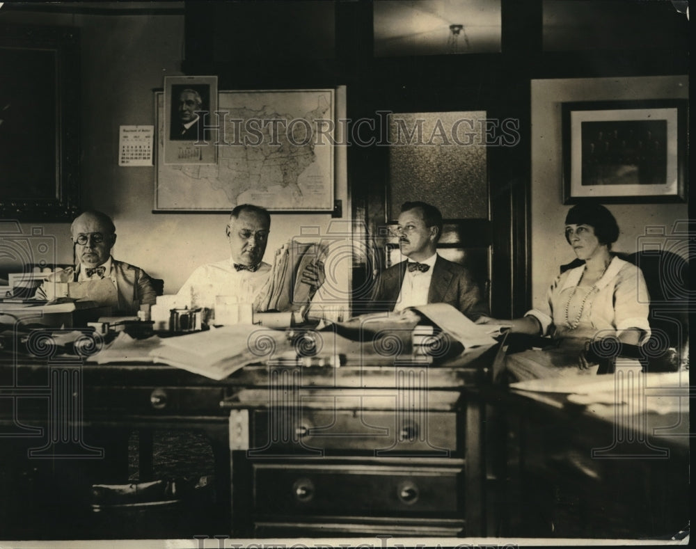 1922 Goff, Daugherty, Martin, & Secretary Carroll Deal with Strikes - Historic Images