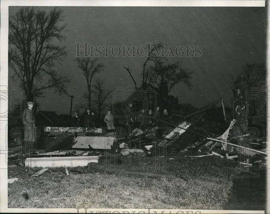 1933 Press Photo Scene from ruins left by a tornado that hit northern Illinois - Historic Images