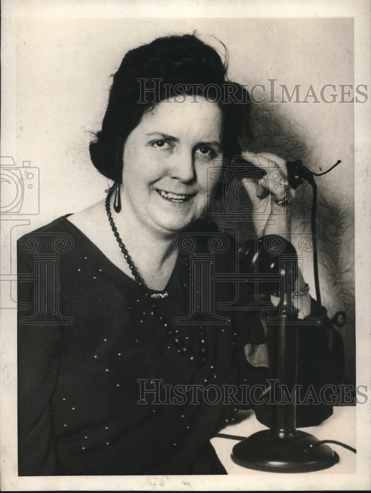 1923 Luscille Nornan Telephone Operator at Frisco Hotel - Historic Images