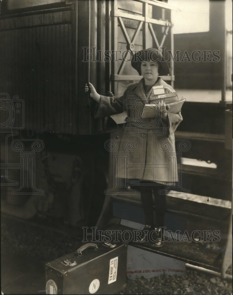 1924 Press Photo Alice Northcutt Age 10 On Canadian Pacific to Hull England - Historic Images
