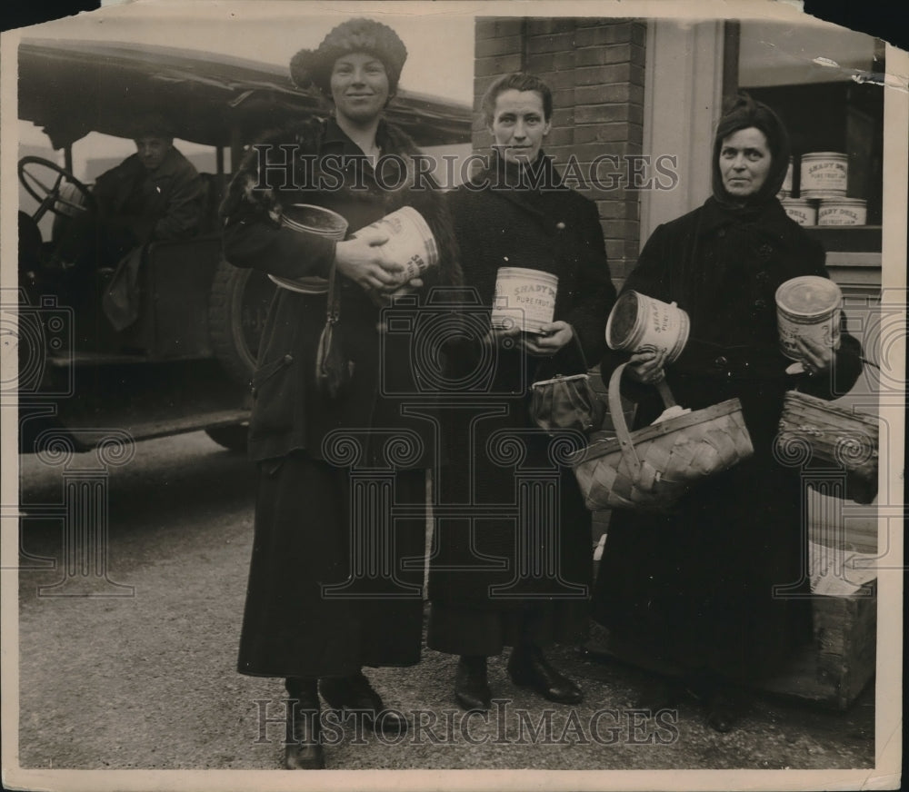 1920 Buying Jam at Milwaukee Market - Historic Images
