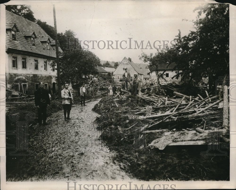 1927 Press Photo Debris in Berggiesshubel, Saxony after devastating storm - Historic Images