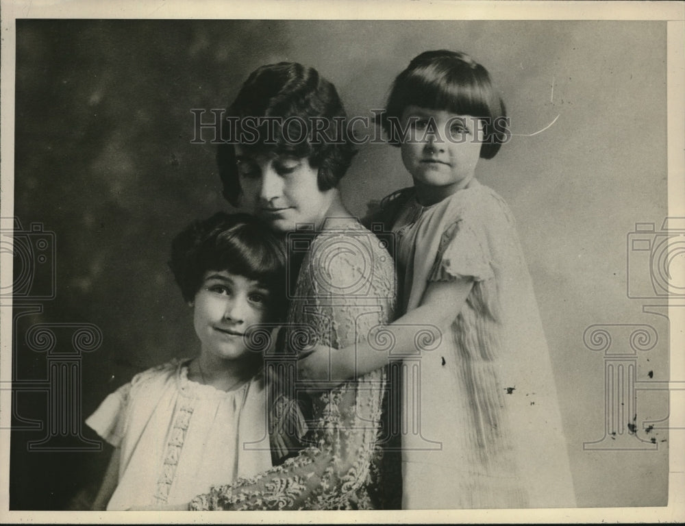 1926 Press Photo Mrs. Violet Seymour And Children-Historic Images