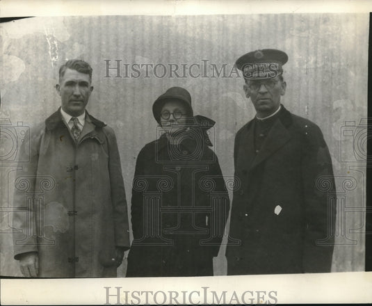 1928 Press Photo Police Chief J.M. Yoder, Mrs. W.G. Vaughan, Capt W.G. Vaughn - Historic Images