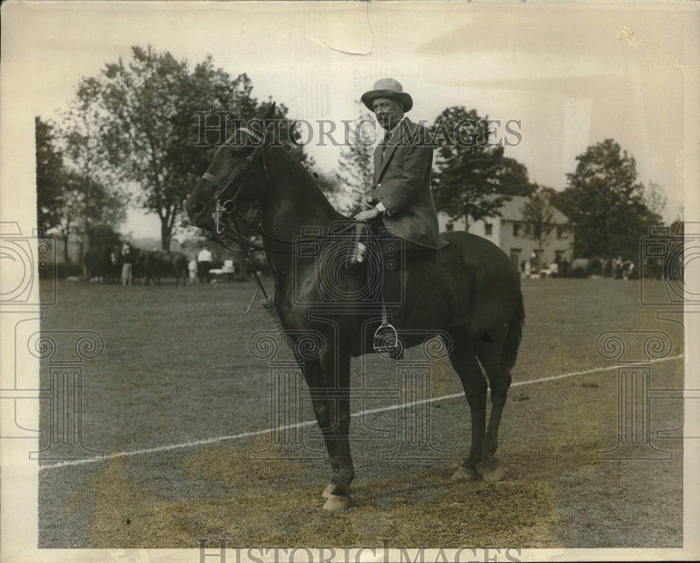 1928 Press Photo D. Douglas Young at Field Day at The Bond Club of New York - Historic Images