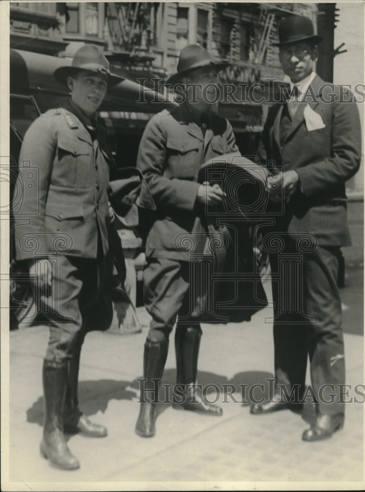 1918 Press Photo Lts Robert &amp; Richard James w/ Charles Odebush - Historic Images