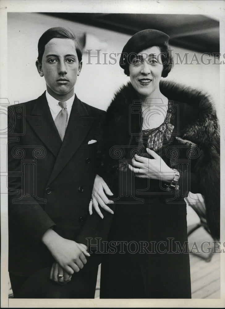 1933 Mrs Fred Dearing, wife of US Amb to Peru &amp; son Down  - Historic Images