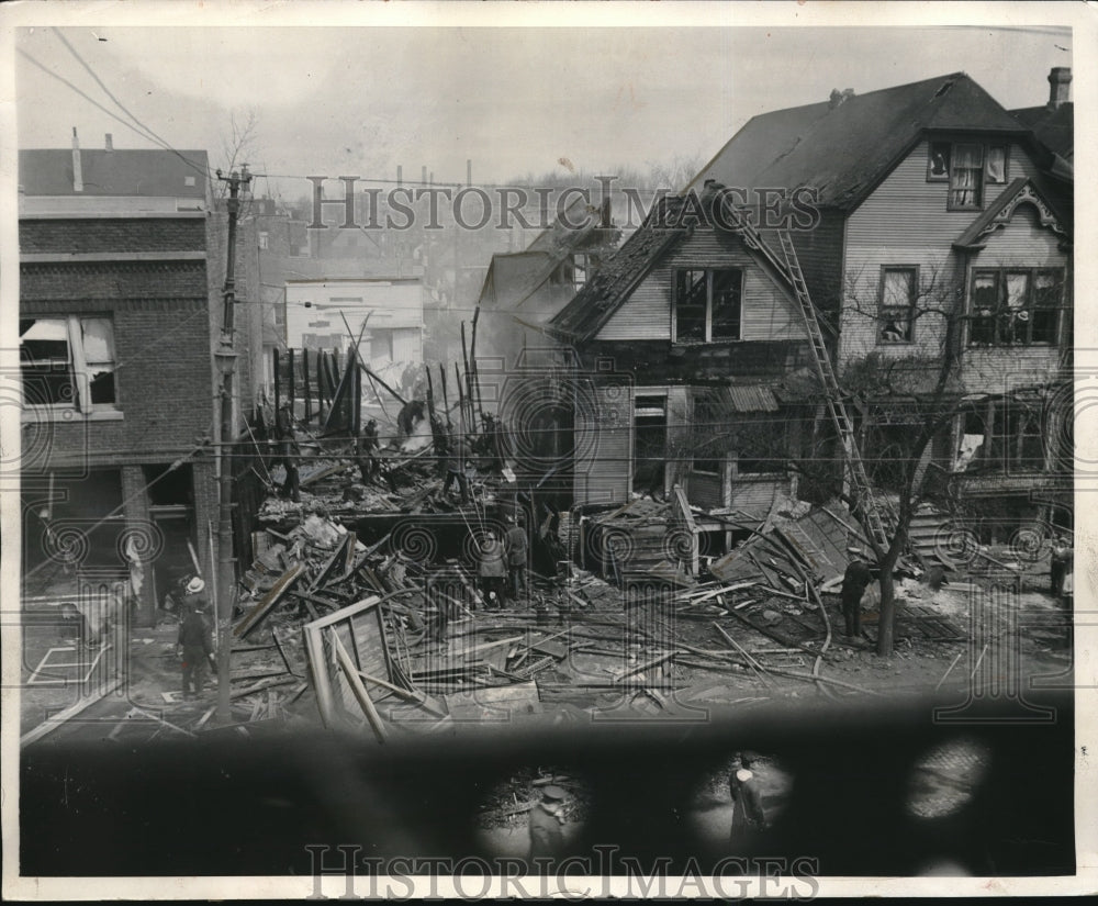 1932 Press Photo Scene from the fire at Herman Griebe when he committed suicide - Historic Images