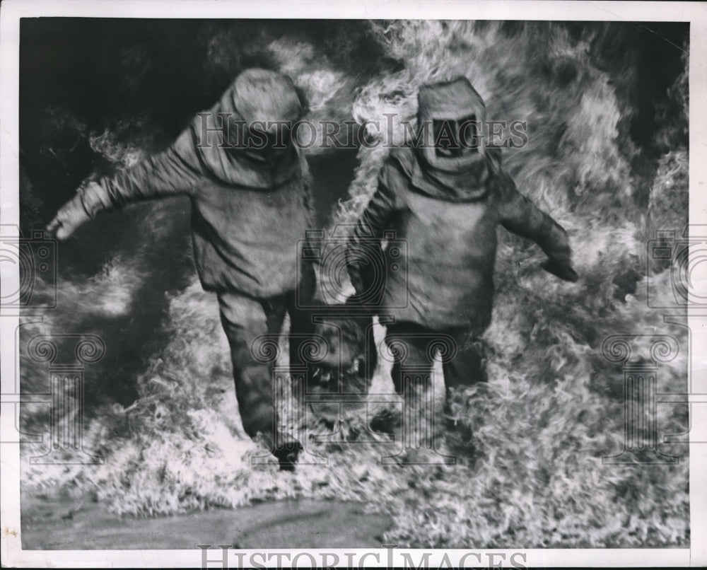 1950 Press Photo 2 volunteers, crew men aboard the USS Saipan - Historic Images