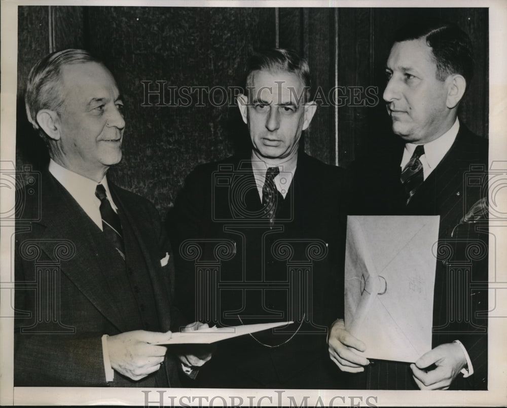 1939 Press Photo Roland Woodward, Emmett Gauhn & Morris Levinson meeting in NY - Historic Images
