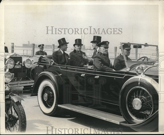 1932 Press Photo Mayor James Walker, Gov Wilson Cross & Grover Whalen in a car-Historic Images