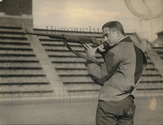 1924 Press Photo Walter Stakes Competitive Marksman Practicing for New York Meet - Historic Images