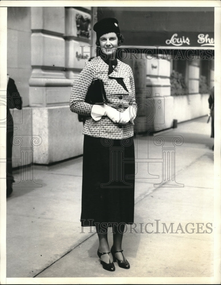 1934 Press Photo Mrs. Ira Follett Warner on Park Avenue-Historic Images