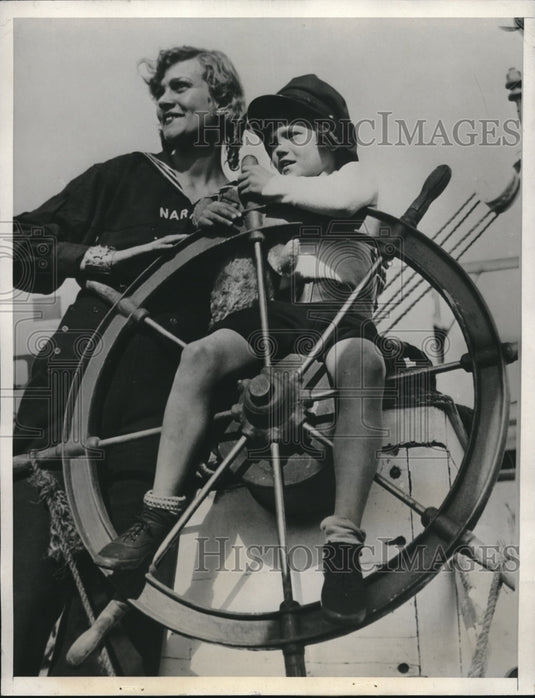 1933 Mrs Aloha Wanderwele Widow of Murdered Explorer & Daughter - Historic Images