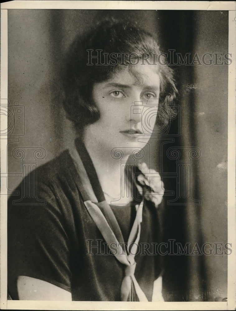 1926 Miss Daphne McLaughlin Leader of Younger Set London's Society - Historic Images