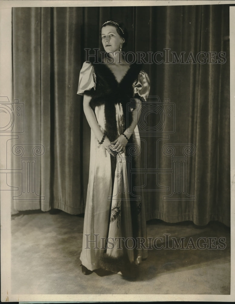 1923 Press Photo Mrs.T.S. Hardip&#39;s costume for the Beaux Arts Ball at the Astor - Historic Images