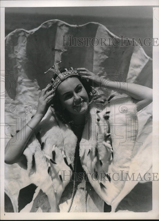1938 Press Photo Kay Bohn, Queen of the Seas in Neptune's court at Mardi Gras - Historic Images