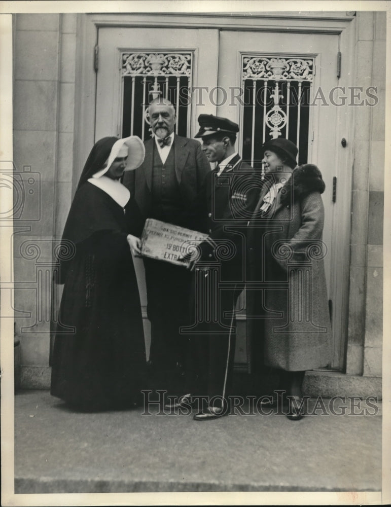 1933 Press Photo 1st French Shipment of Wine in New York City French Hospital - Historic Images