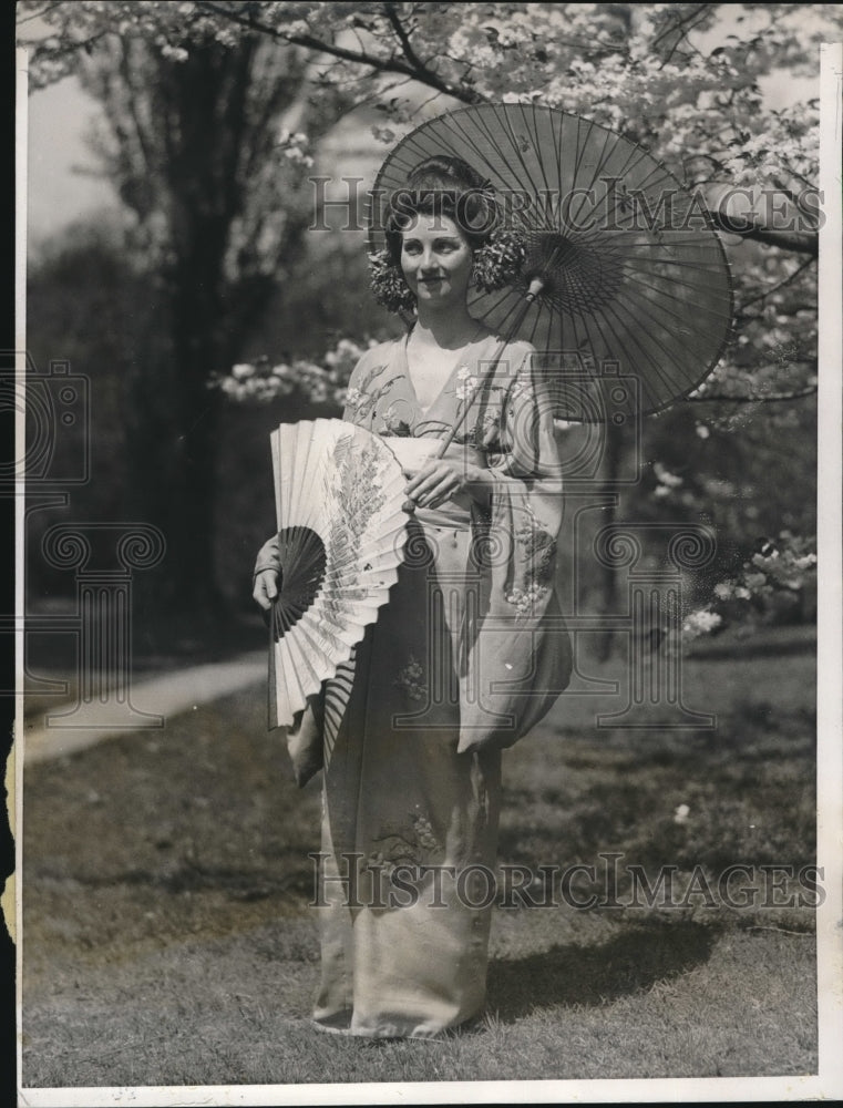 1931 Bryn Mawr College student Mary Drake stars in Mikado - Historic Images