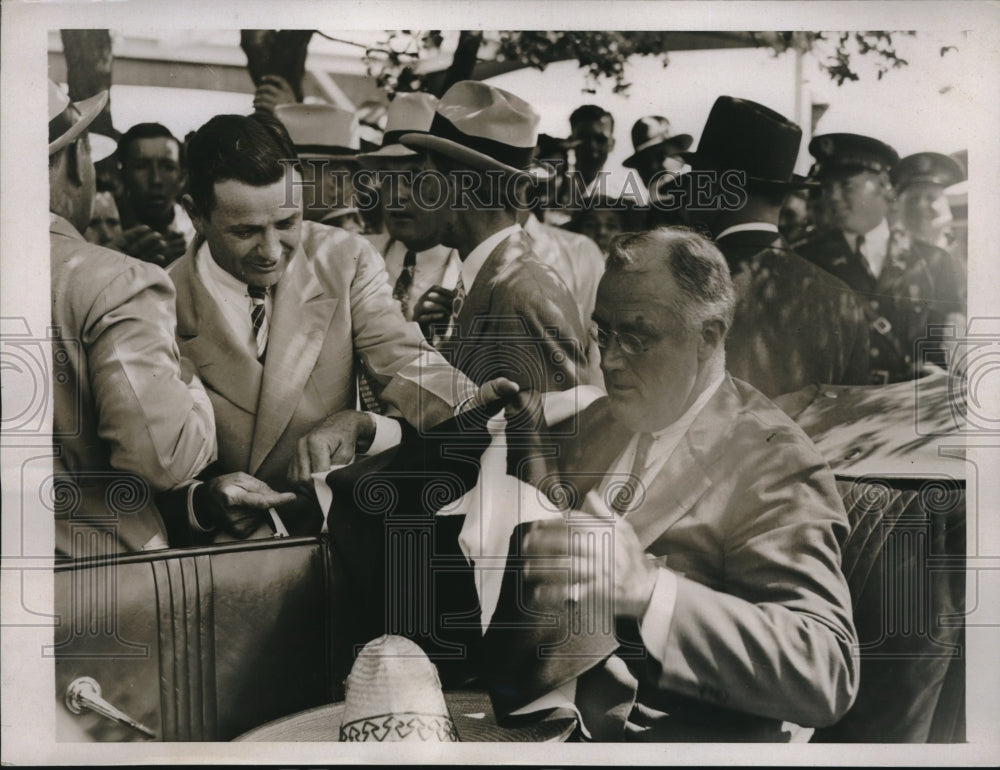 1937 Press Photo Gov James Allred of Tx, presenting Pres Roosevelt w/ Serape - Historic Images