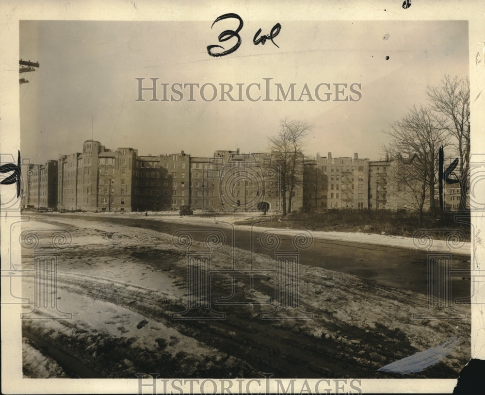 1928 Press Photo Undergraduated Clothiering workers new York apartments - Historic Images