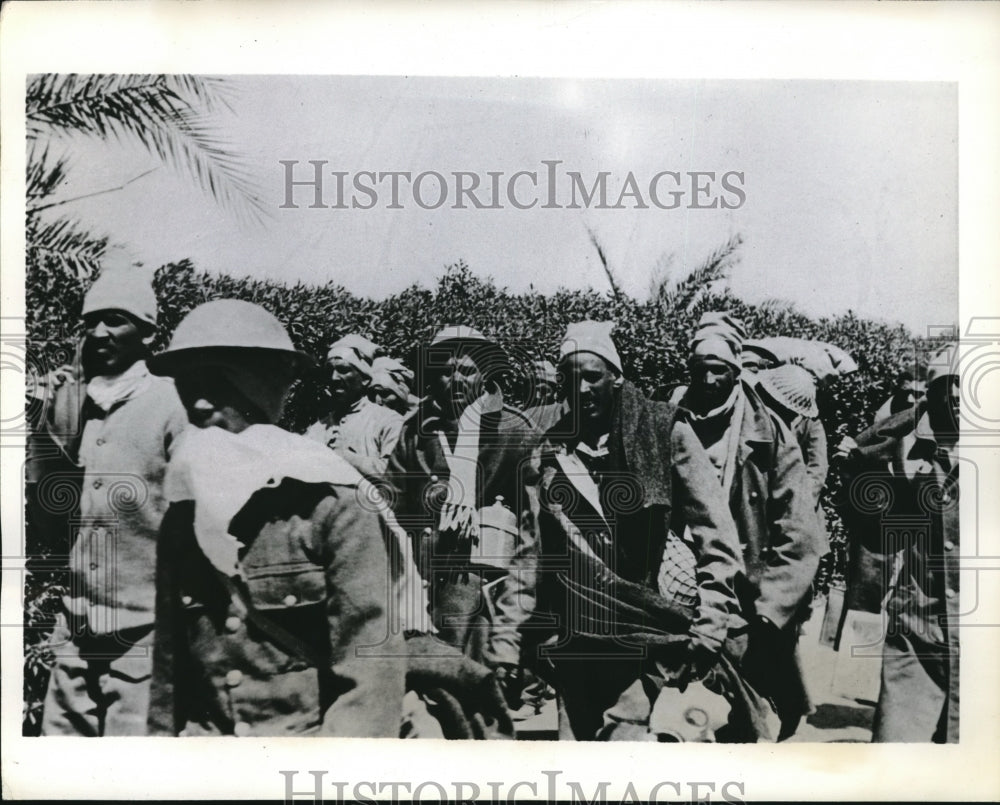 1941 Press Photo British Soldiers in North Africa After German Capture - Historic Images