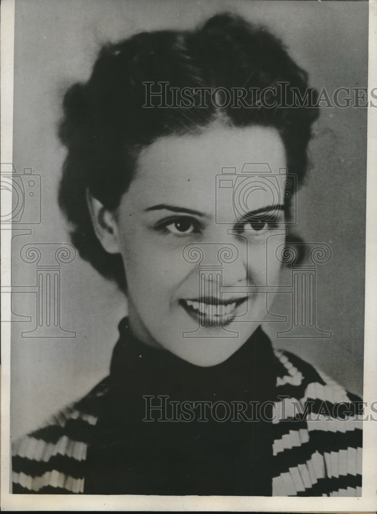 1933 Press Photo Vivian Tracey Age 19 Stenographer for Ronald Finney Who is Arre - Historic Images