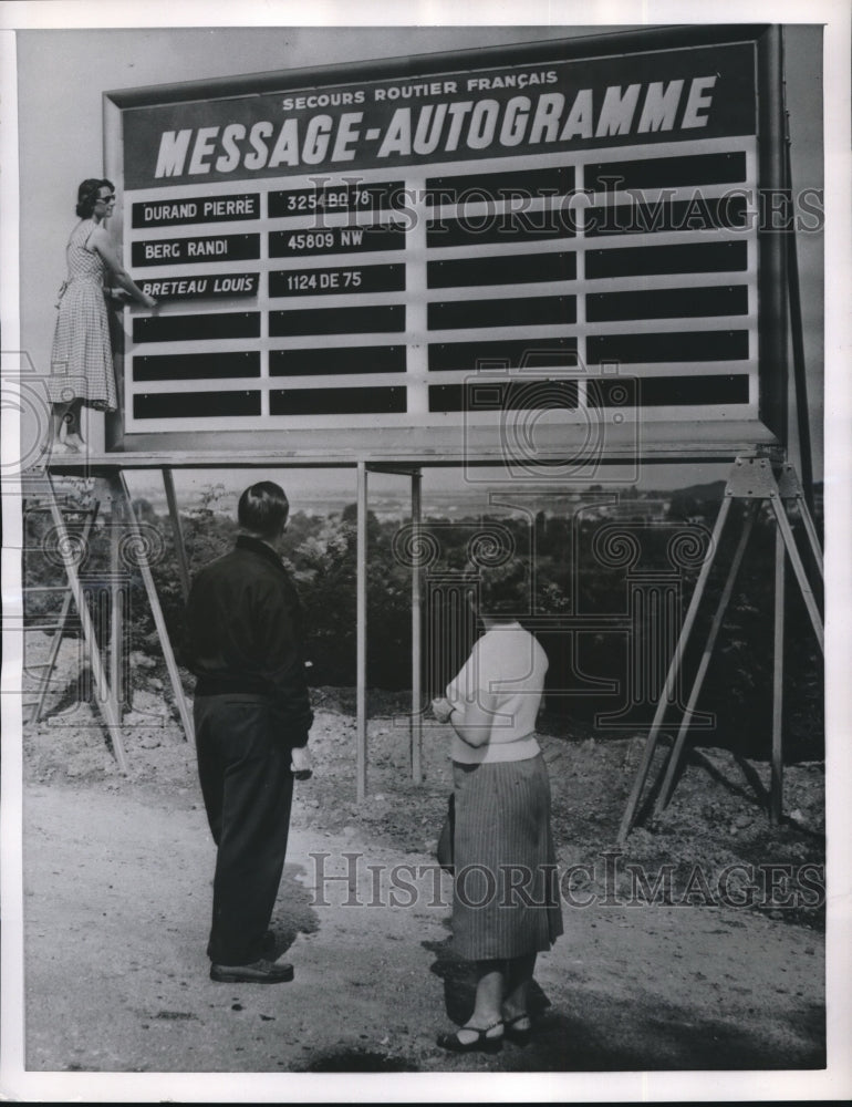 1956 Press Photo Billboard that shows autoists if they have telegrams in Paris - Historic Images