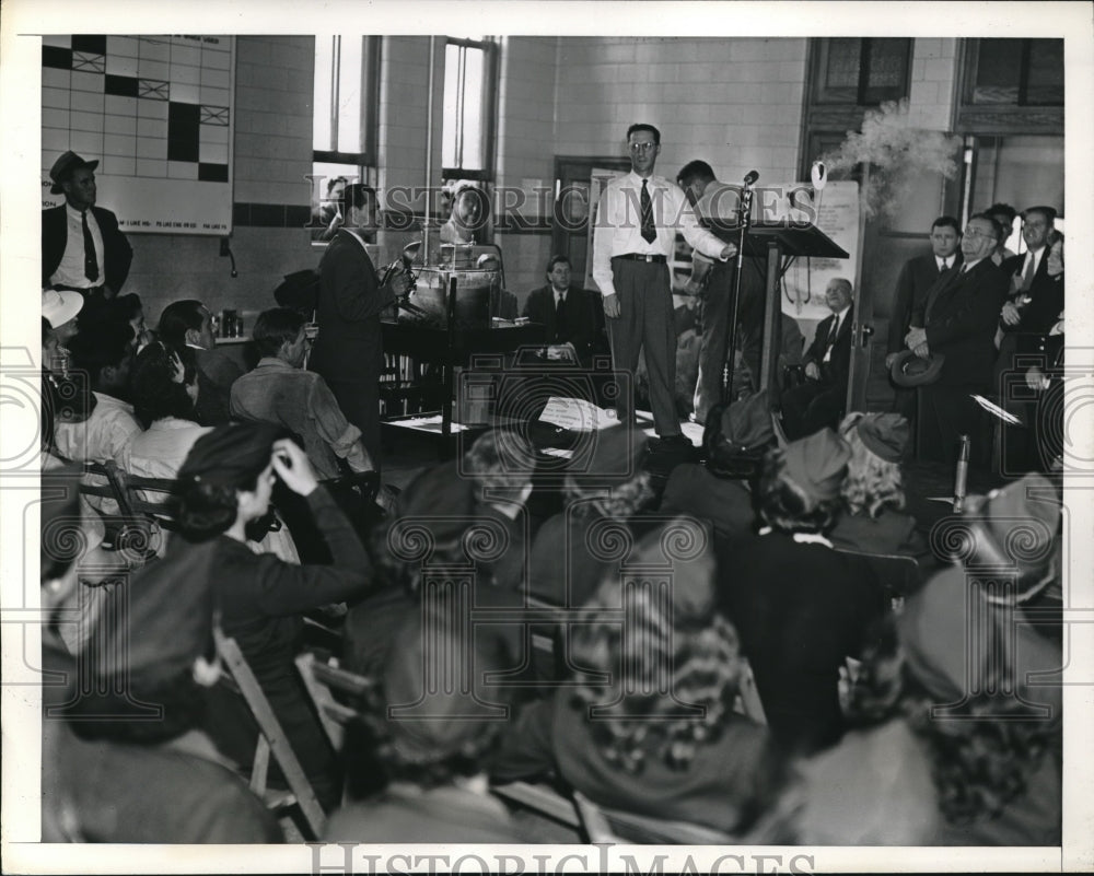 1941 Press Photo Firemen Drill At Engine Co 324 - Historic Images