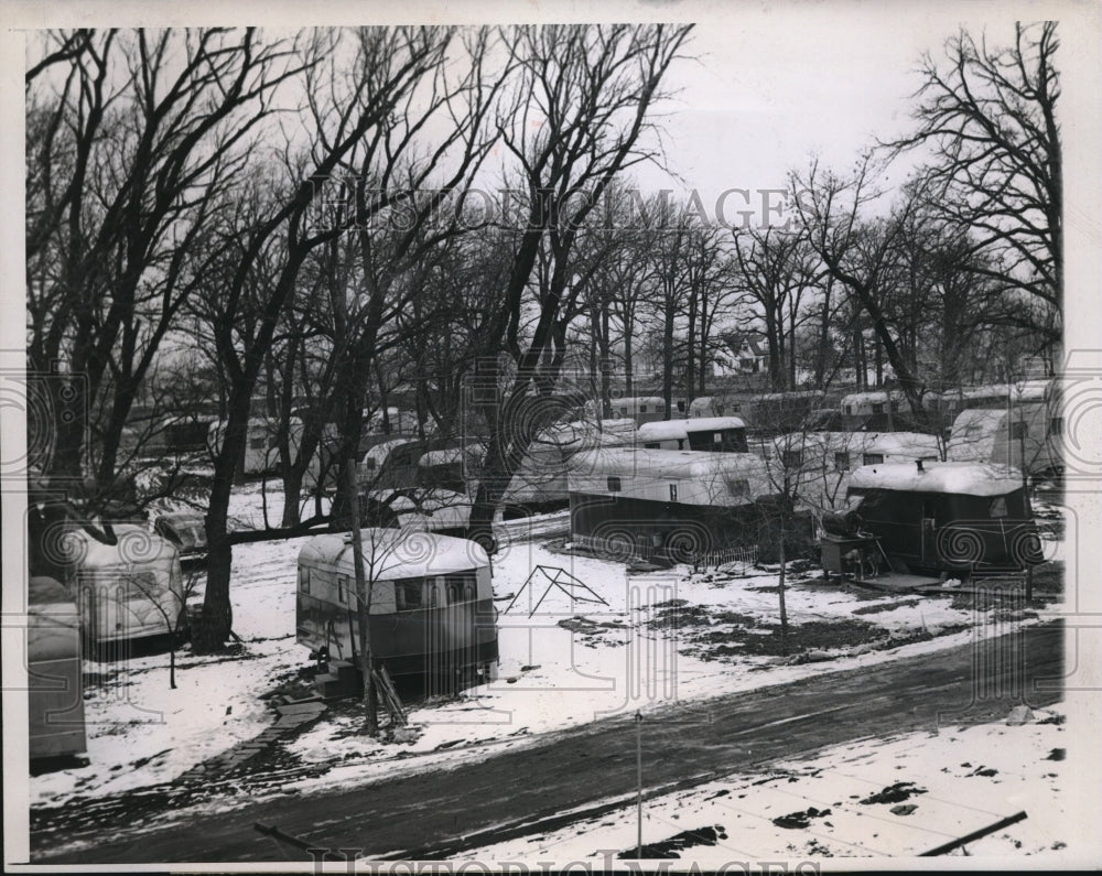 1946 Scene from a trailer camp in Chicago - Historic Images