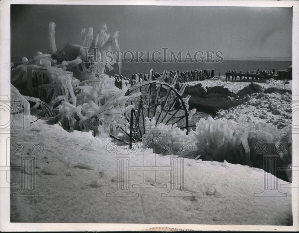 1948 Scene from Chicago&#39;s lake front, during a sunny winter day - Historic Images