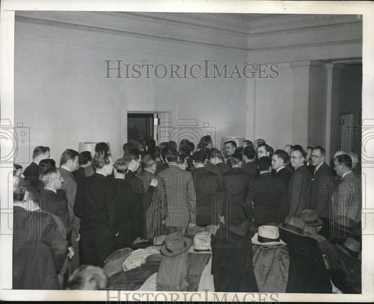 1940 Newspapermen attend President Roosevelt's 1st press conference - Historic Images