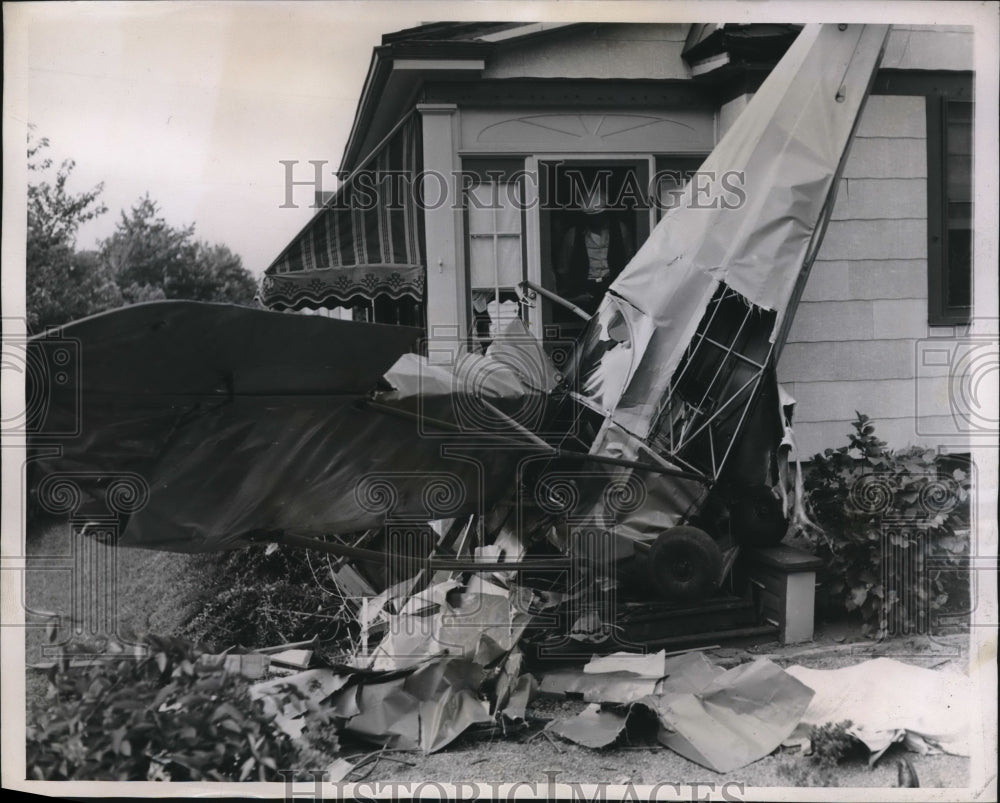 1937 Press Photo Two Die When Plane Crashes Into Long Island House-Historic Images