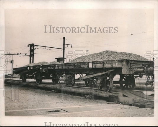 1940 Press Photo Frances Railroad Slogan in War Time "Roll "Em!" - Historic Images