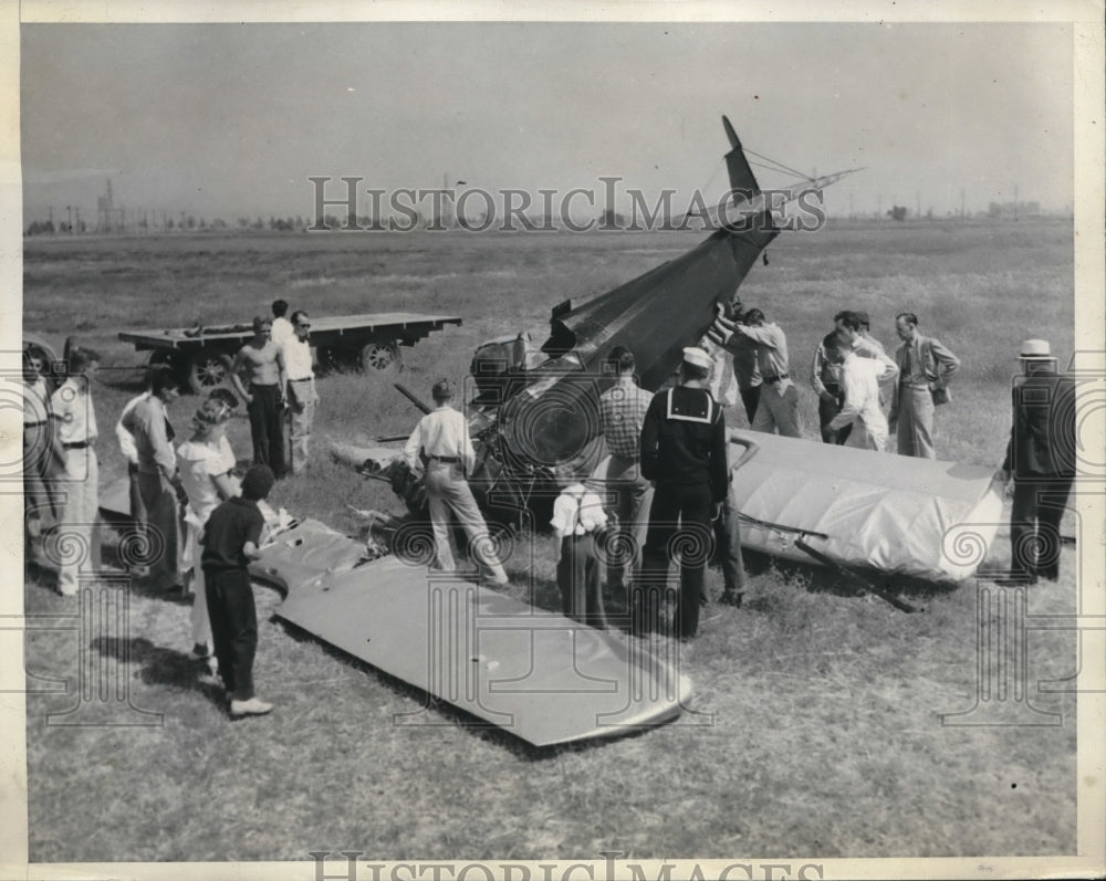 1937 Press Photo Plane piloted by John Mosive crash after it caught gust of wind - Historic Images