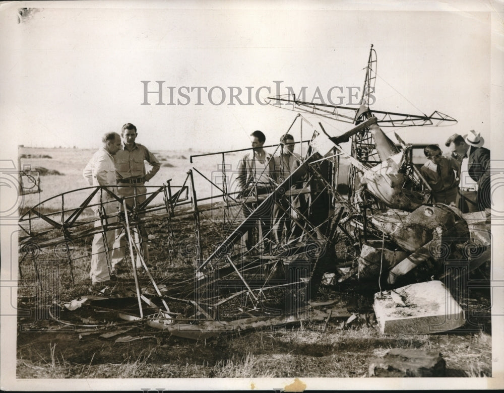 1937 Wreckage of a 2 seater plane piloted by Hower Doan in LA, CA - Historic Images