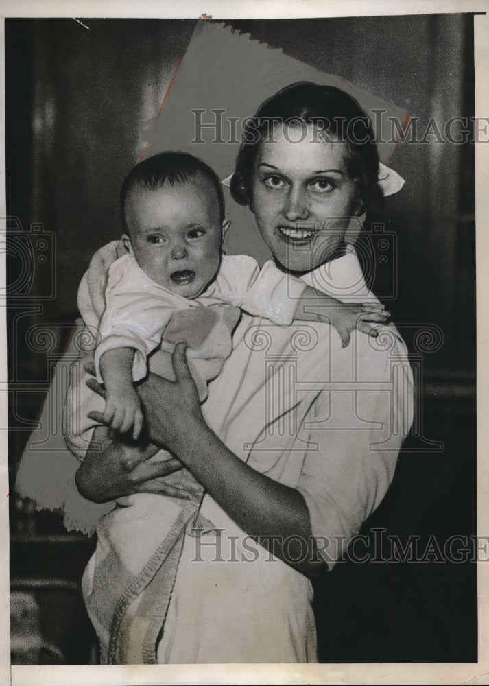 1933 Press Photo Baby Saved in 85 Mile Dash-Historic Images