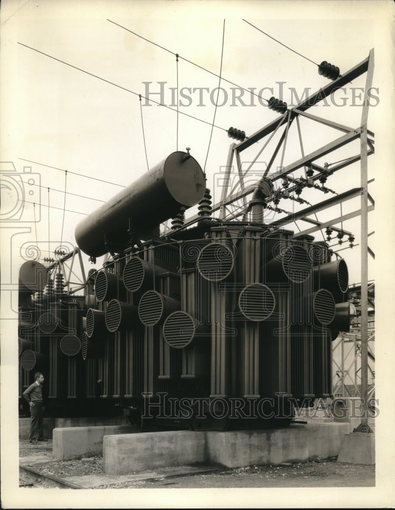 1933 Press Photo Equipment At Power Station - Historic Images