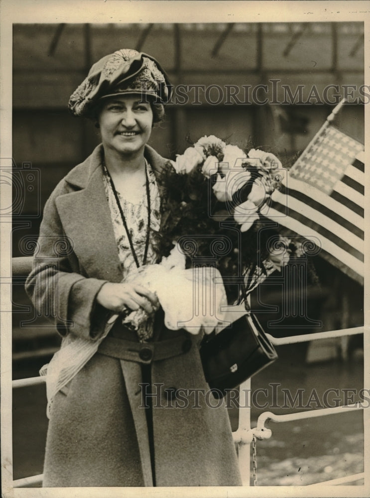 1923 Press Photo Mrs. John Chambers of Cincinnati,OH mothers sailing with - Historic Images