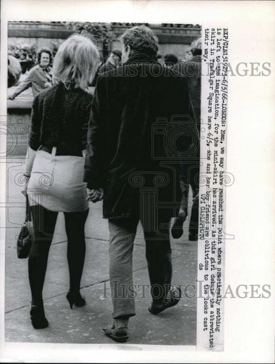 1966 Press Photo Girl Debuts Mini Skirt in Trafalgar Square - Historic Images