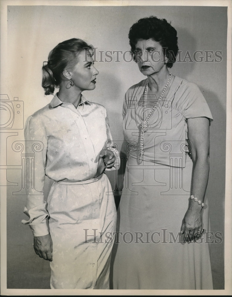 1958 Press Photo Two Unidentified Ladies Looking Seriously At Each Other-Historic Images