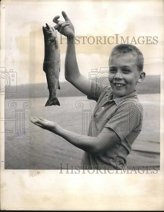 1964 Press Photo New England Boy Pleased with Fishing Results - Historic Images