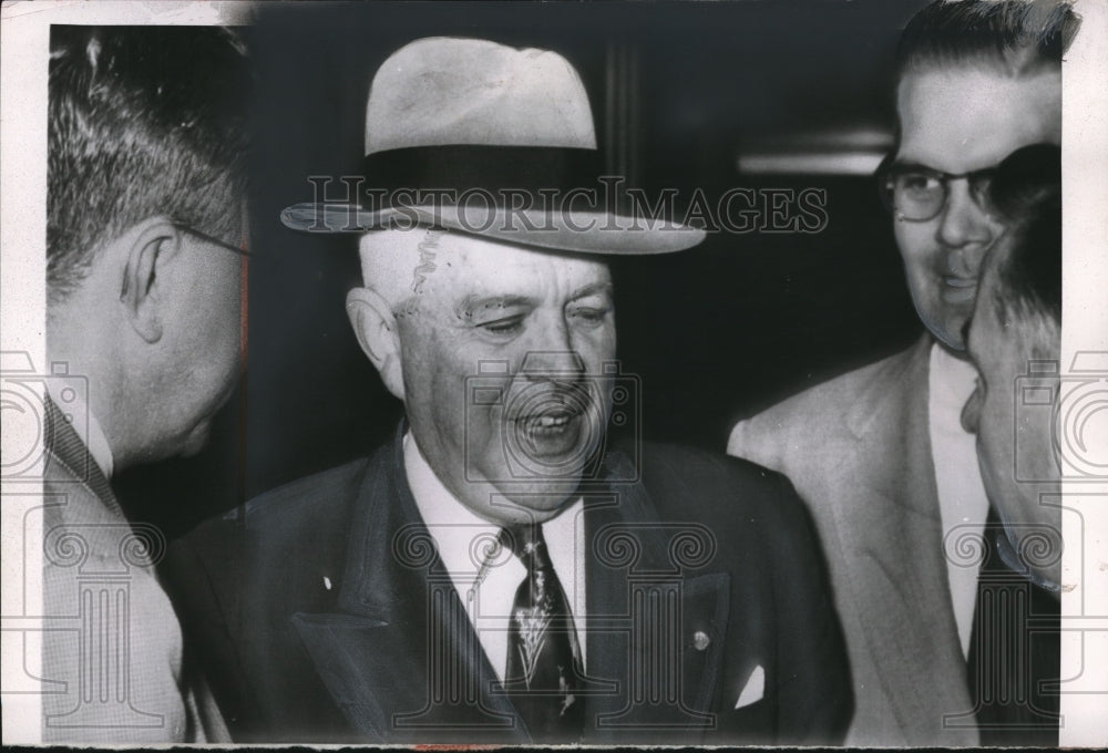 1954 Press Photo Defense Secretary Charles E Wilson on Detroit - Historic Images