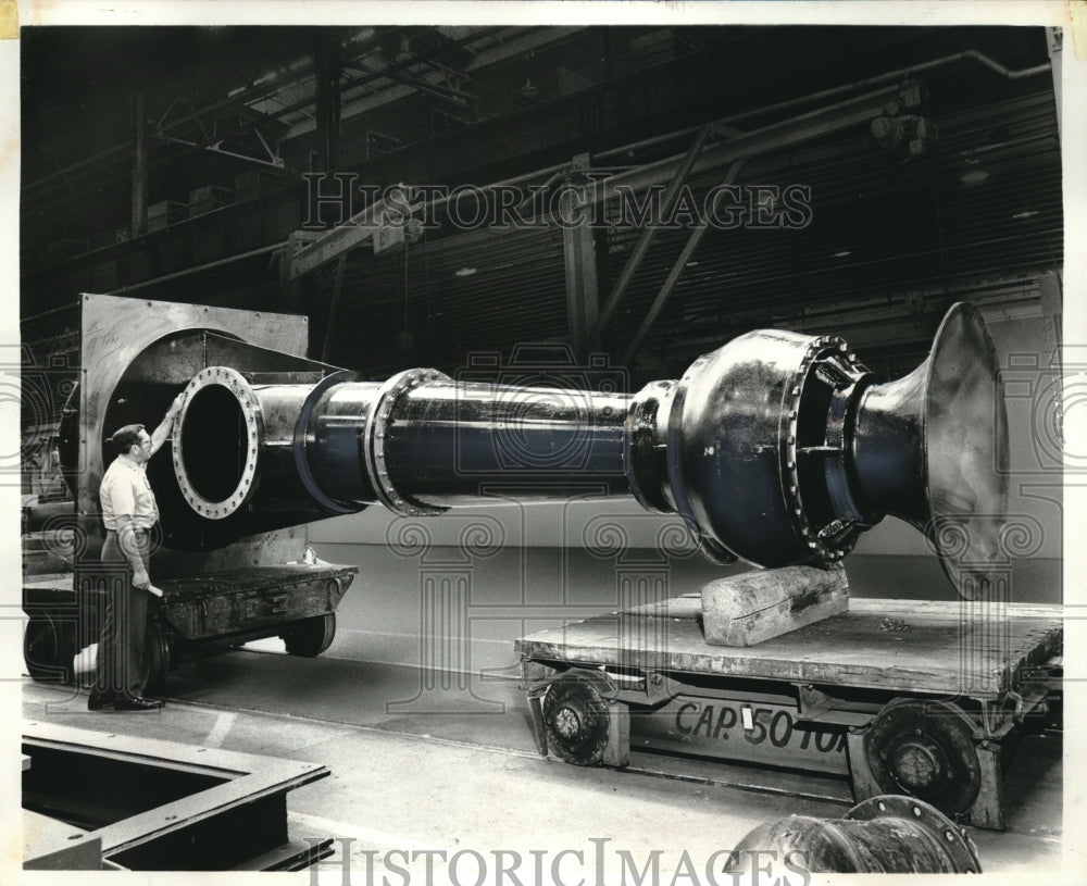 1972 Press Photo Sea Water Trumpet Pump For Oil Plant Designed by Raytheon - Historic Images