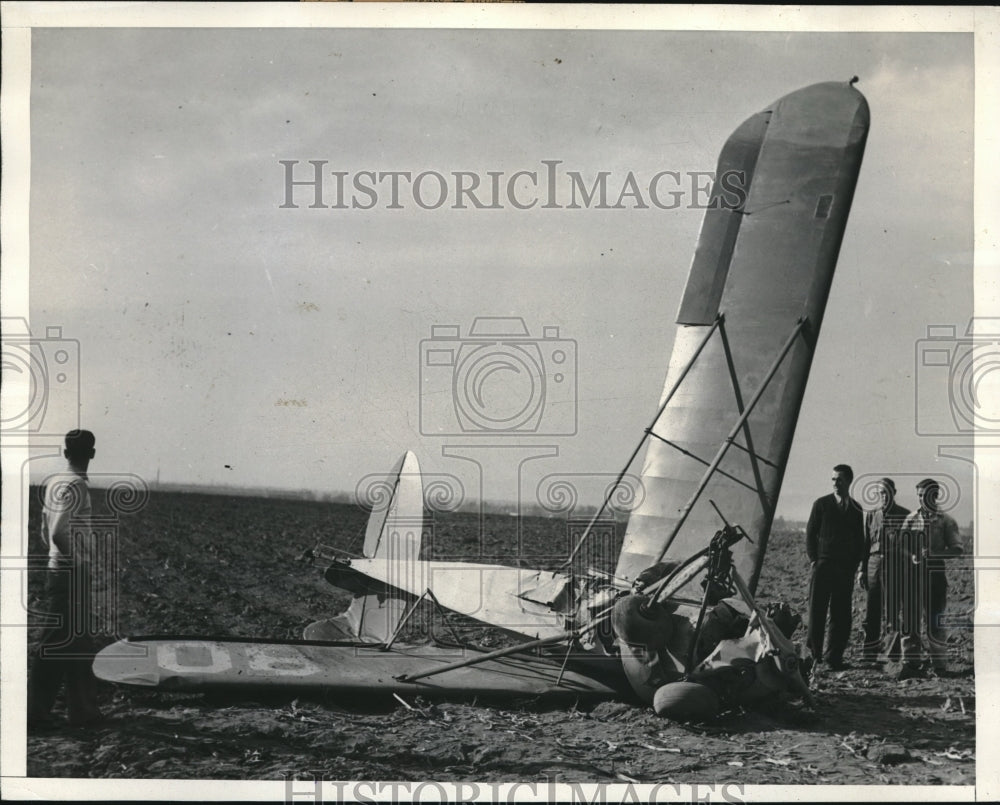 1937 Press Photo Men Inspect Remnants of Crashed Plane Wreck in Los Angeles - Historic Images