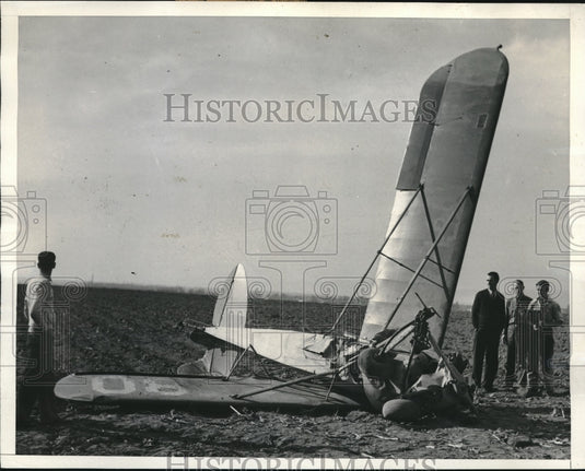 1937 Press Photo Men Inspect Remnants of Crashed Plane Wreck in Los Angeles - Historic Images