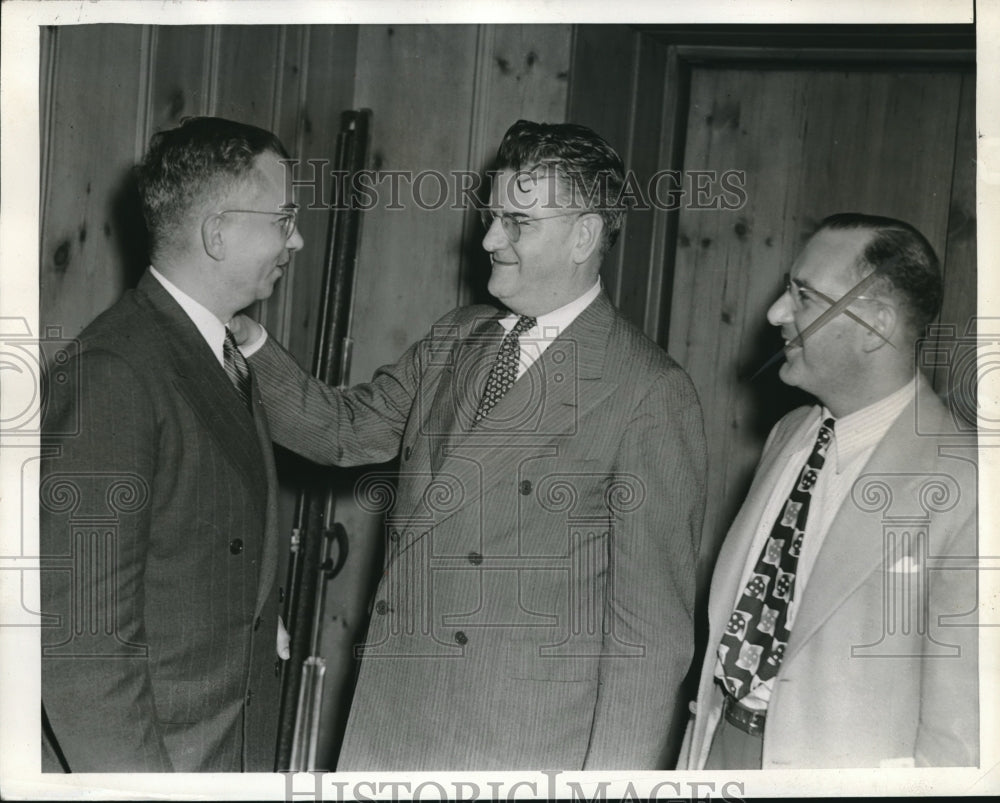 1943 Press Photo R.W. Taylor Named Pres. Circulation Managers Assoc., Sullivan-Historic Images